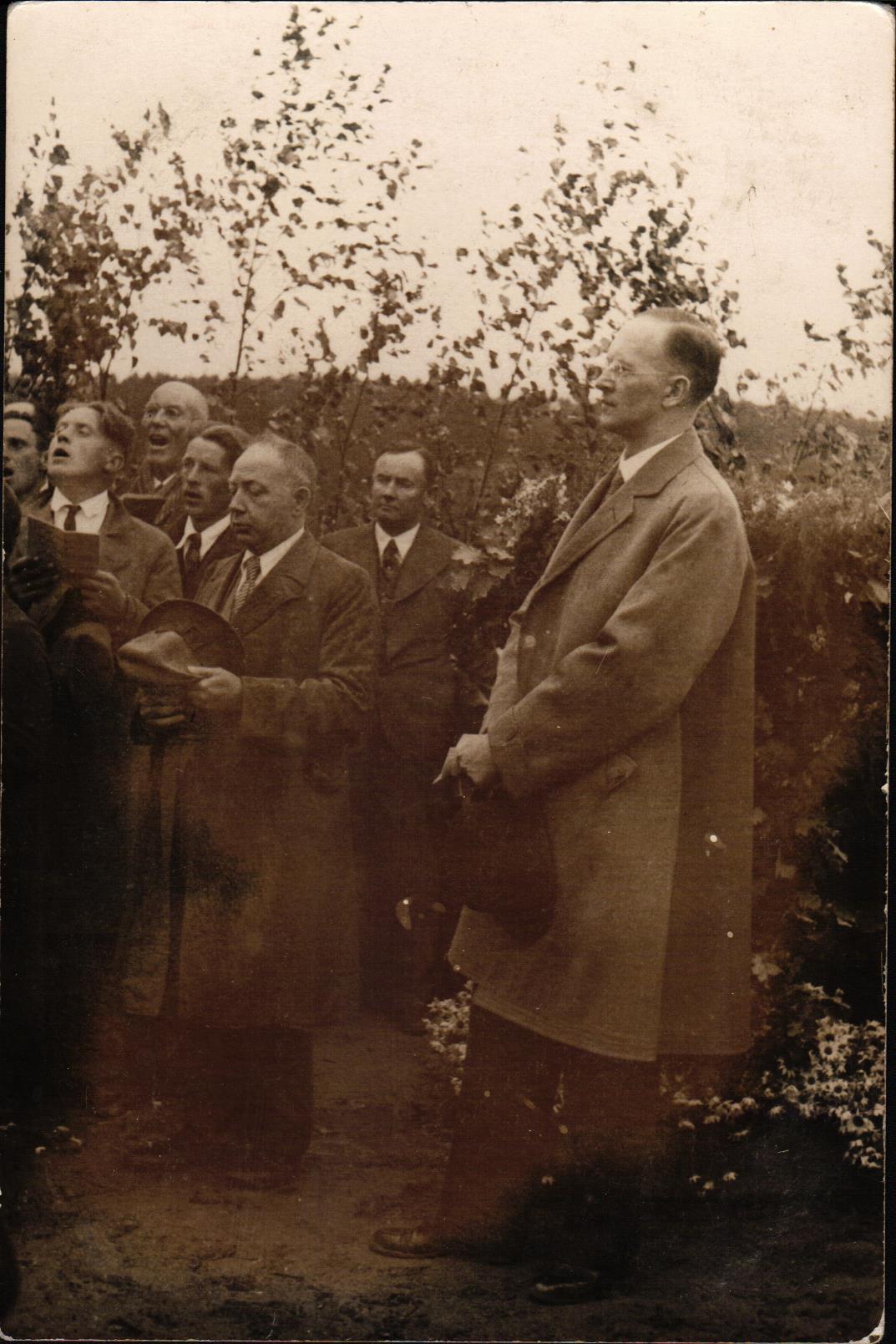 Latvijas Republikas satiksmes ministrs Bernhards Einbergs atklāj tiltu pār Ventu Nīgrandē. 1935. gads.